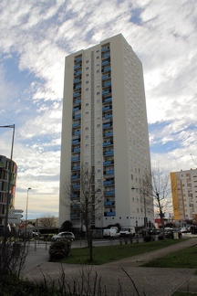 Tour d'habitation (quartier Ravezies, Bordeaux)