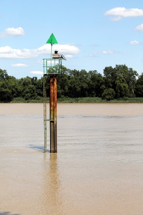 Balise à l'embouchure de Tartifume (Garonne)