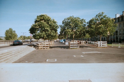 Place du marché sur les quais de Bordeaux