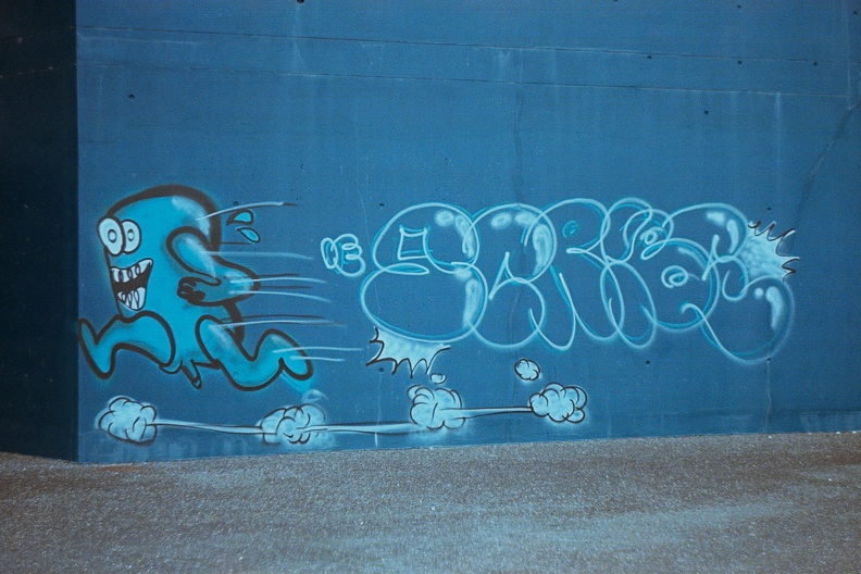 Tag sur le bâtiment des STAPS - Photo09_6A.jpg Photo09_6A.jpg